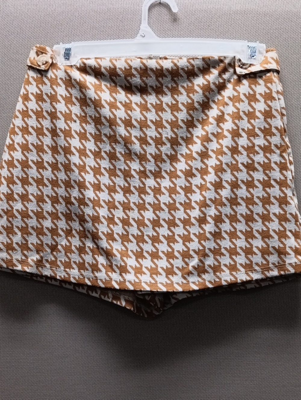 Altar'd State Cream & Tan Houndstooth Skort
